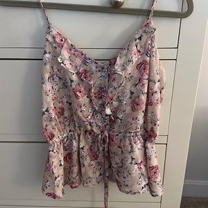 Floral tanktop with tie